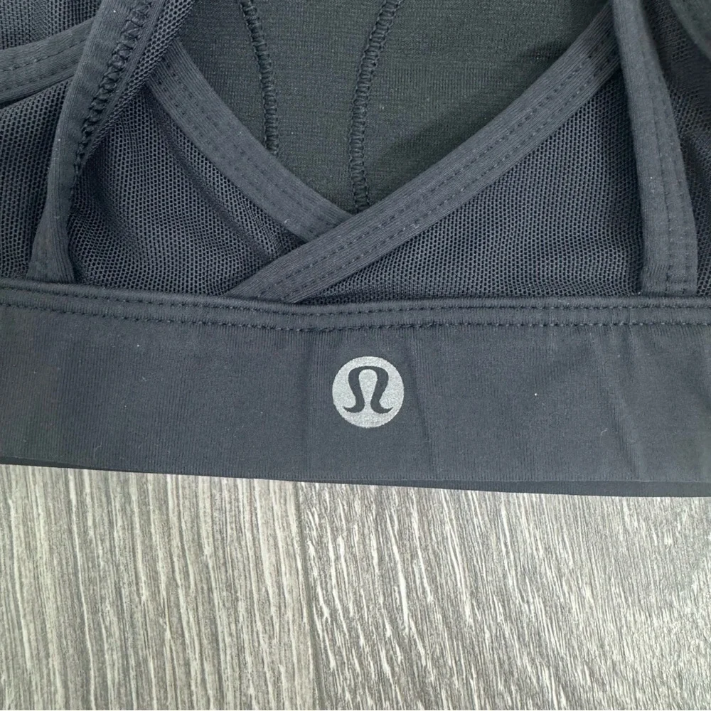 Lululemon extra support sport bra in black SZ 6